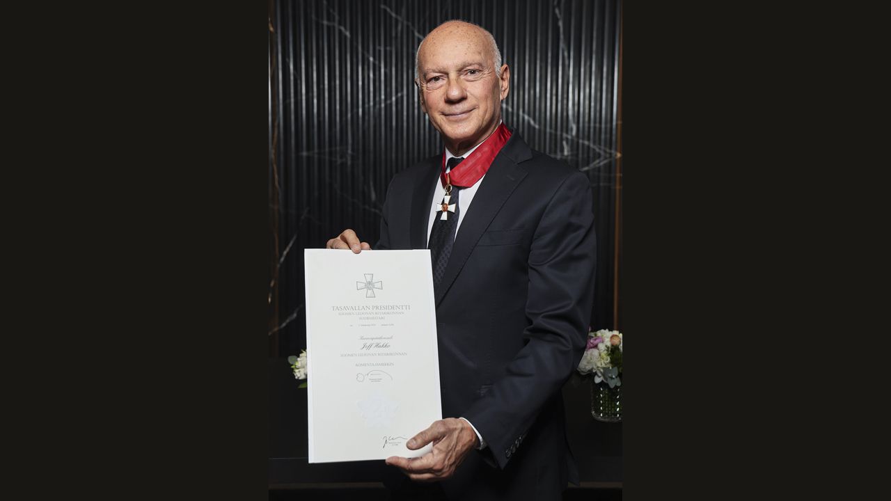 Jeff Hakko’ya ‘Finlandiya Aslanı Liyakat Nişanı’